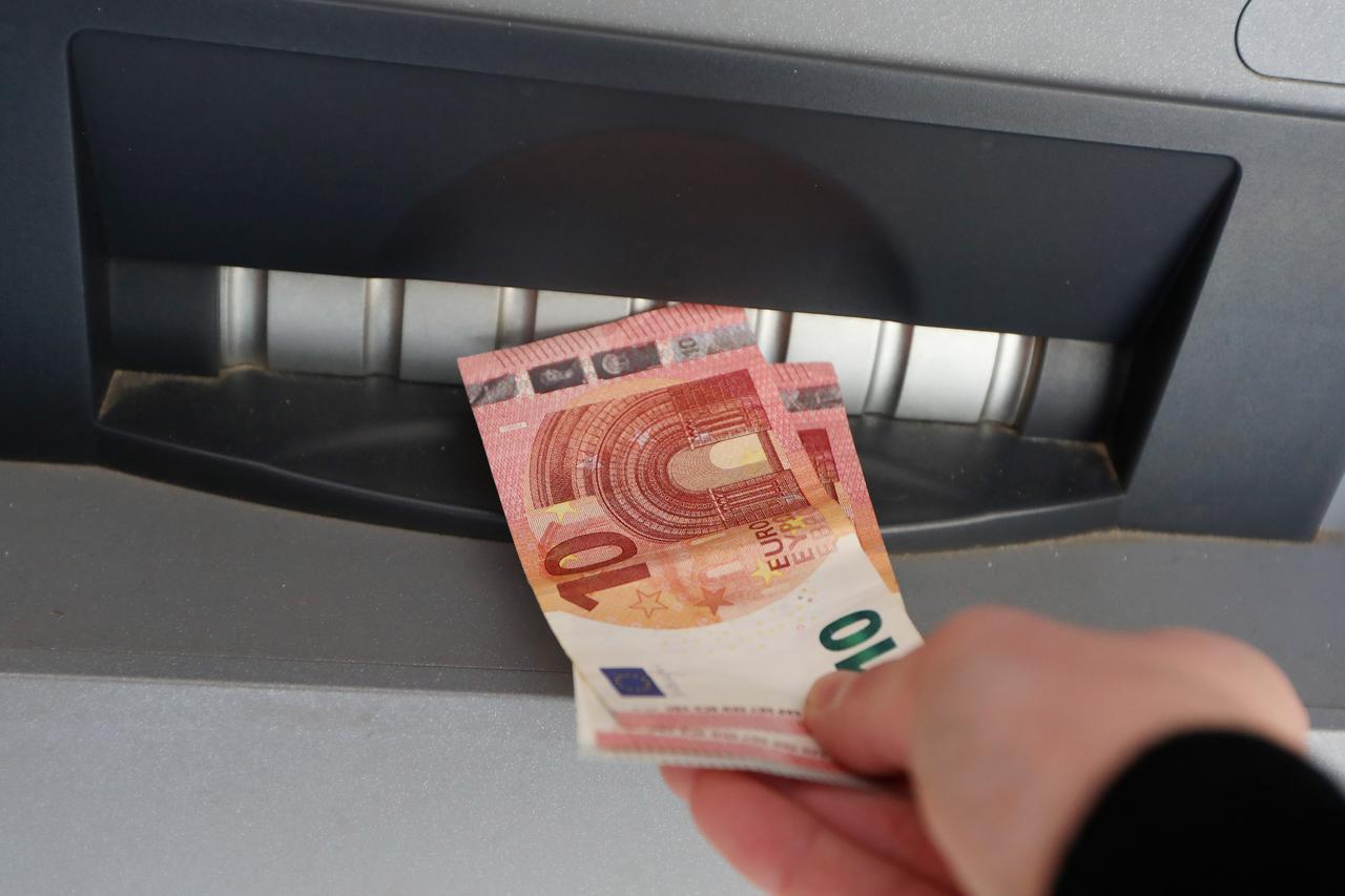 Od 16. siječnja opet plaćanje naknade na bankomatima drugih banaka