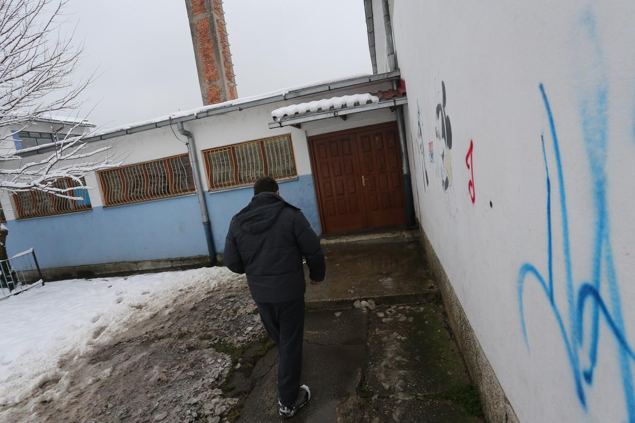 Banjaluka 07.02.2015 Ulaz u skolsku dvoranu gdje je ubijen mladic od 19 godina. Foto Dejan Moconja