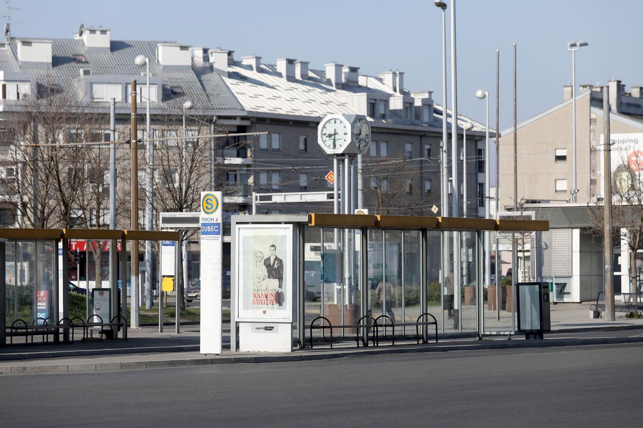 Zagreb: Prazno okretište u Dubcu, ZET-ove autobusne linije prometuju svakih sat vremena