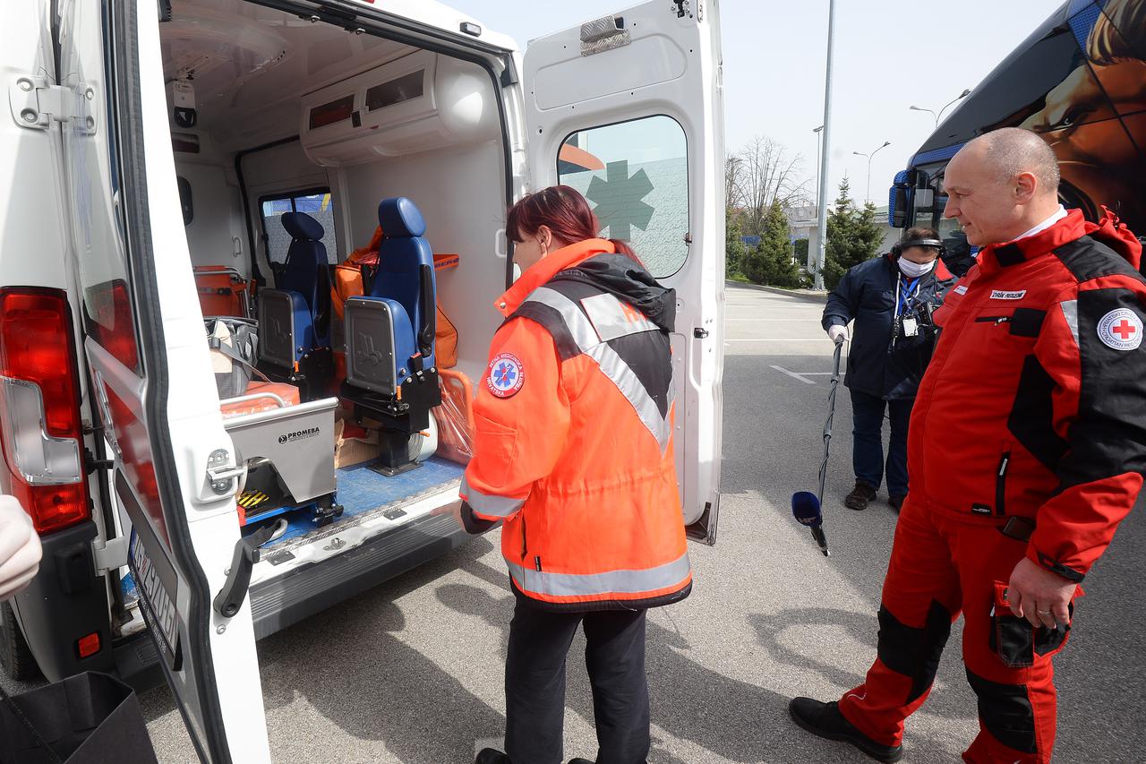 Dinamio je zagrebačkom Stožeru civilne zaštite uručio dva sanitetska vozila