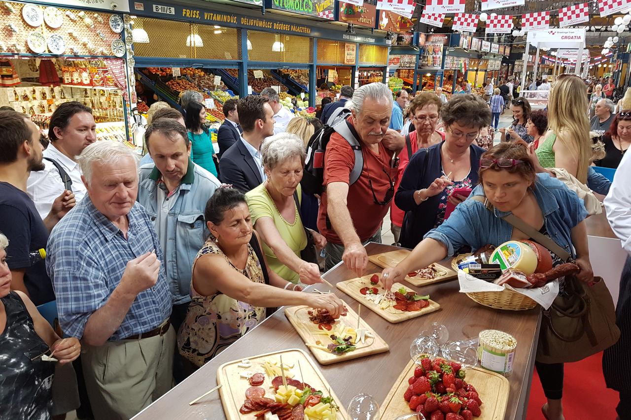 Hrvatske jagode na tržnici u Budimpešti