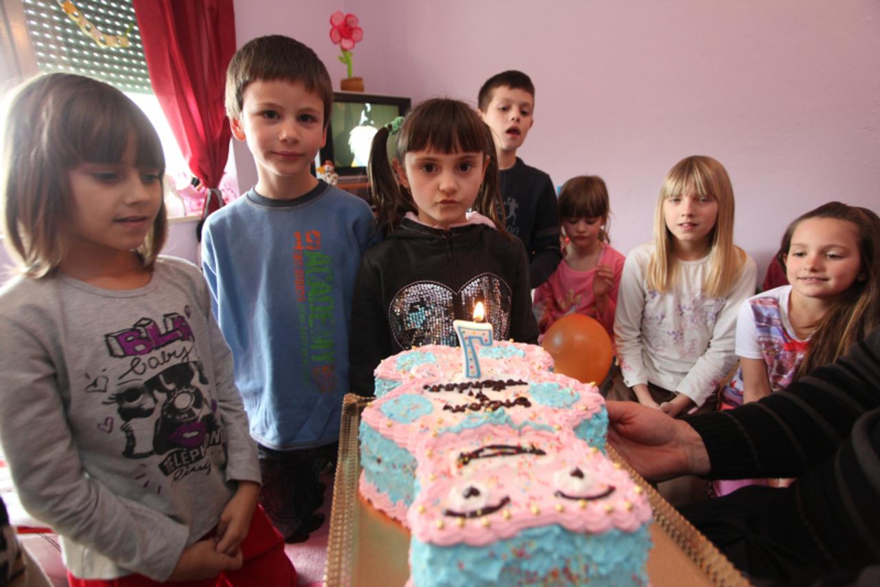 '17.03.2011., Zadar - U domu Radovana i Maje Dragosavac u Gracacu. Mala Maja s prijateljima slavi sedmi rodjendan u svom domu. Photo: Zeljko Mrsic/PIXSELL'