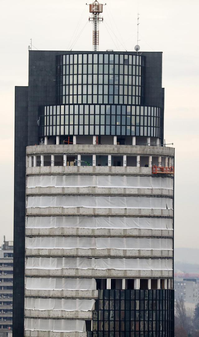 Tornju visokom 92 metra skinuta je fasada jer je u tijeku cjelovita obnova. 