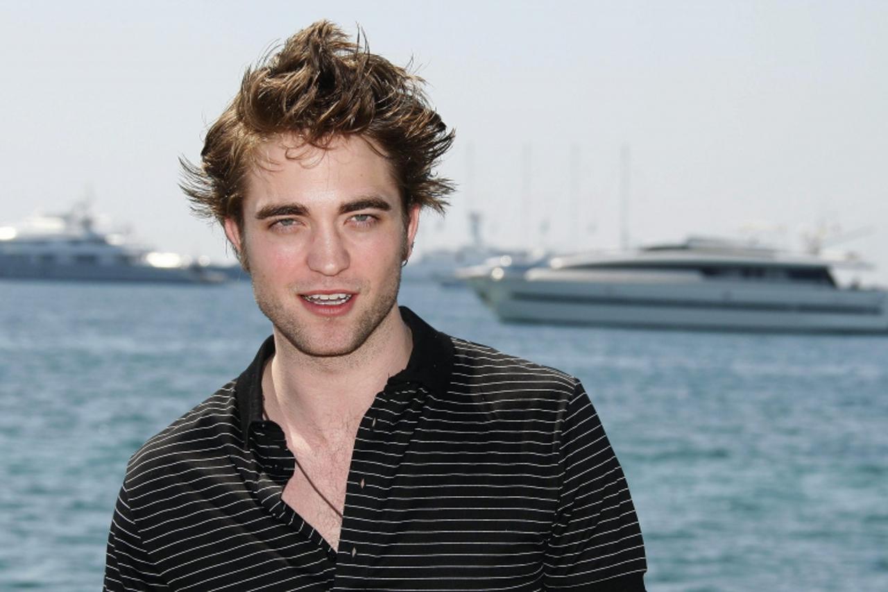 'Actor Robert Pattinson poses during a photocall at the 62nd Cannes Film Festival May 19, 2009. Twenty films compete for the prestigious Palme d'Or which will be awarded on May 24.   REUTERS/Regis Du