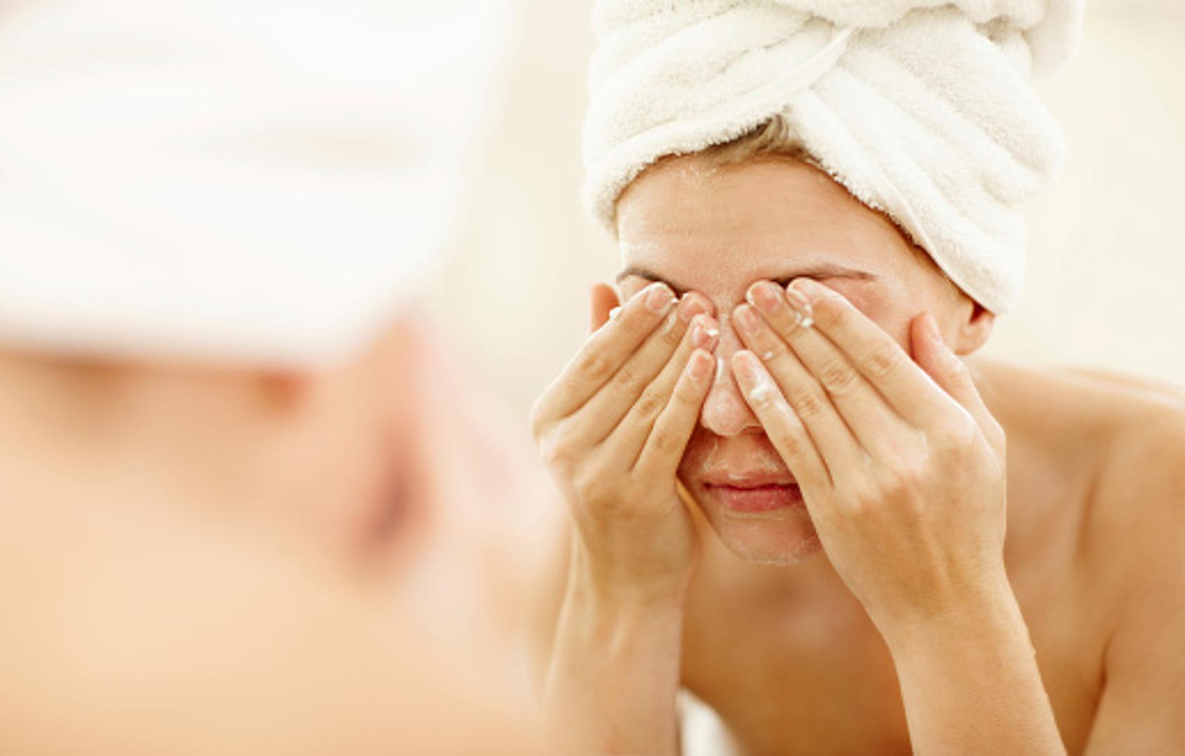 Konačno ste pronašli proizvod za čišćenje lica koji vam savršeno odgovara? Čak vam se više i ne može dogoditi da odete u krevet sa šminkom na licu?