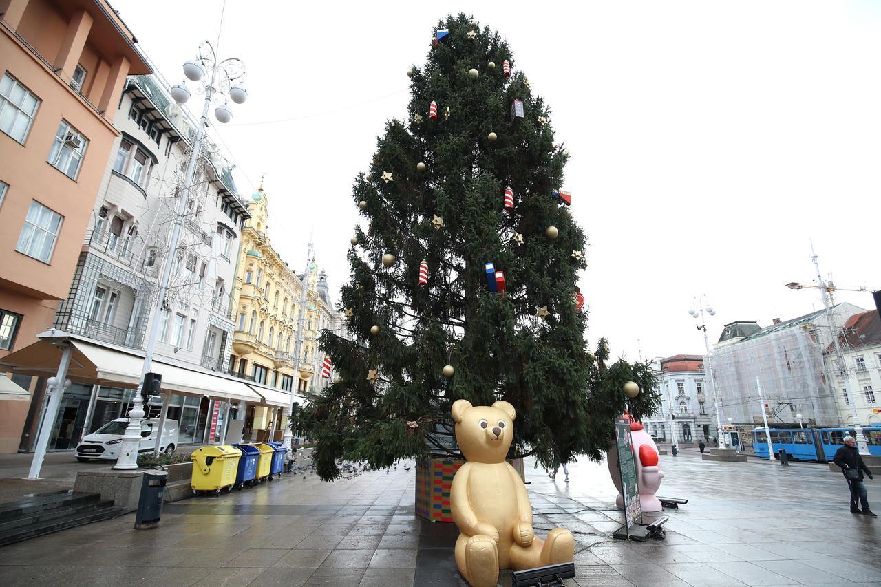 Zagreb: Bor na Trgu Svetog Marka 