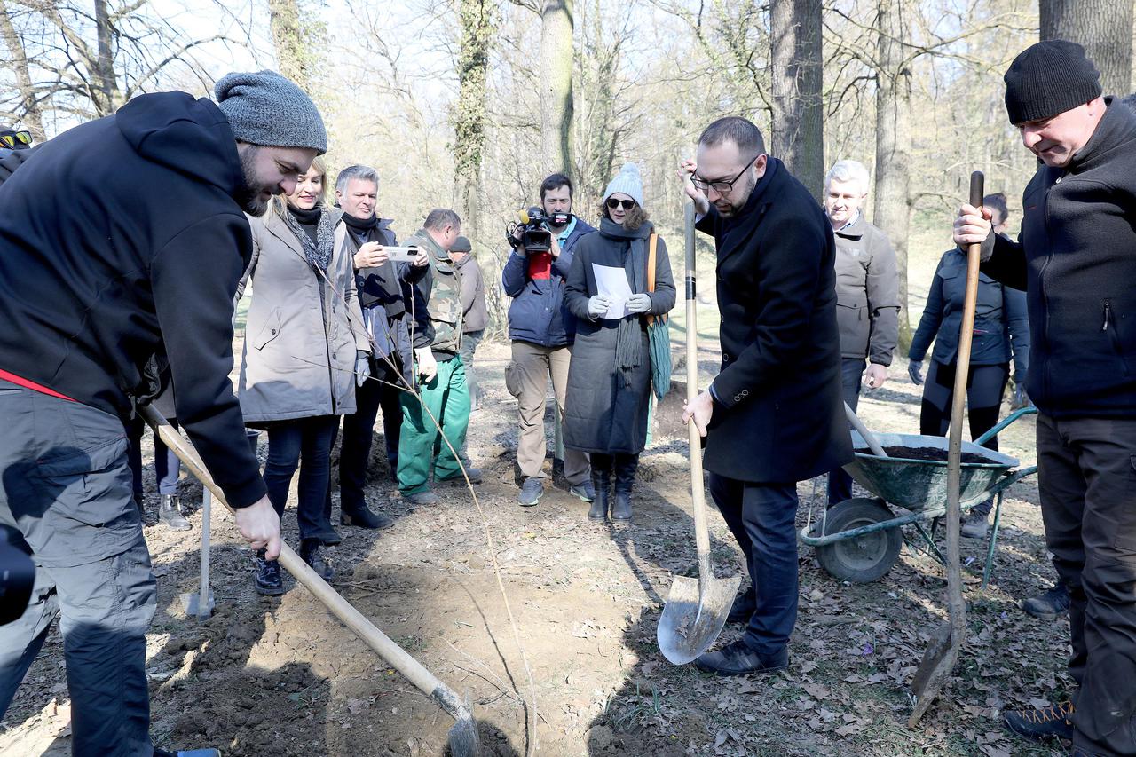 Zagreb: U Maksimiru posađena stabla u sklopu projekta "Sadnja stabala zavičajnih vrsta drveća na prvi dan proljeća"