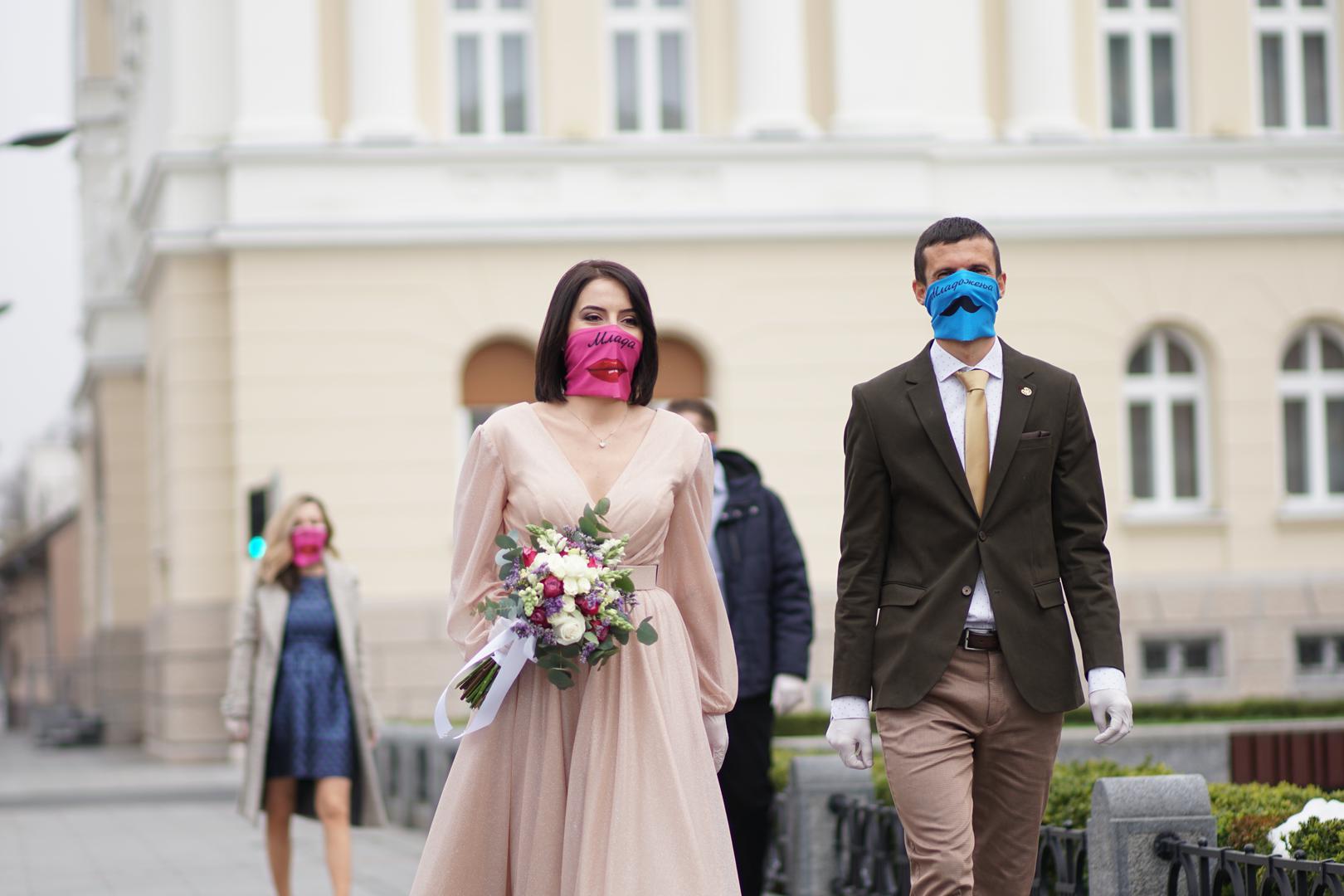27.03.2020.,Banja Luka, BIH - Odrzano je jedino vjencanje koje nije otkazano u Banja Luci. Vjencanju je bio  prisutan minimalan broj ljudi, a uzvanici su nosili  posebne brendirane maske za lice. 
Photo: Dejan Rakita/PIXSELL