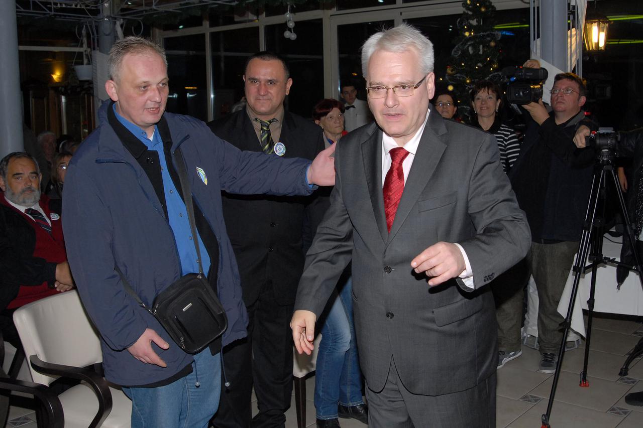 Ivo Josipović na tribini u Novoj Gradiškoj