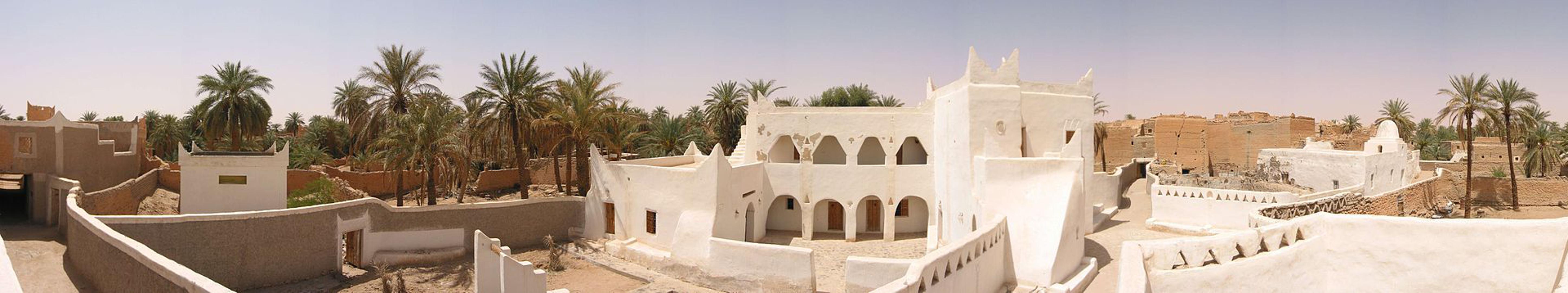 9. Ghadames, Libija - Ova pustinjska oaza pod zaštitom je UNESCO-a zbog svojih malenih kućica od blata koje stanovnicima pomažu u nemilosrdnoj borbi protiv vrućine. Prosječna temperatura je 40 Celzijevih, a temperaturni maksimum bio je 55 stupnjeva.

