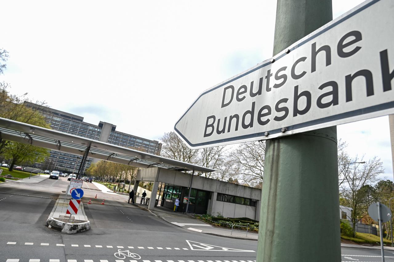 Bundesbank publishes monthly report