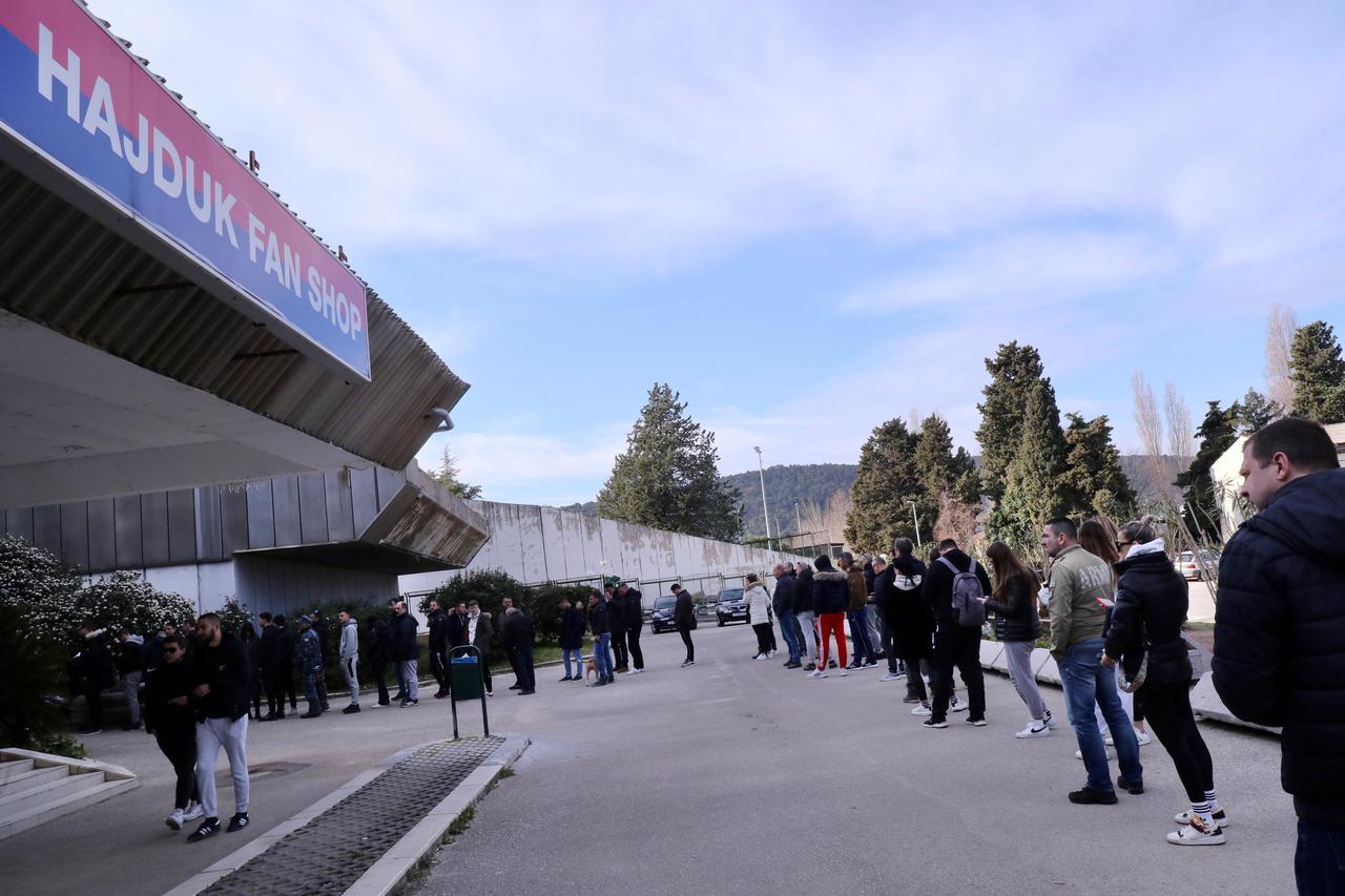 Split: Od ranog jutra gužve za kupnju ulaznica za derbi između Hajduka i Dinama