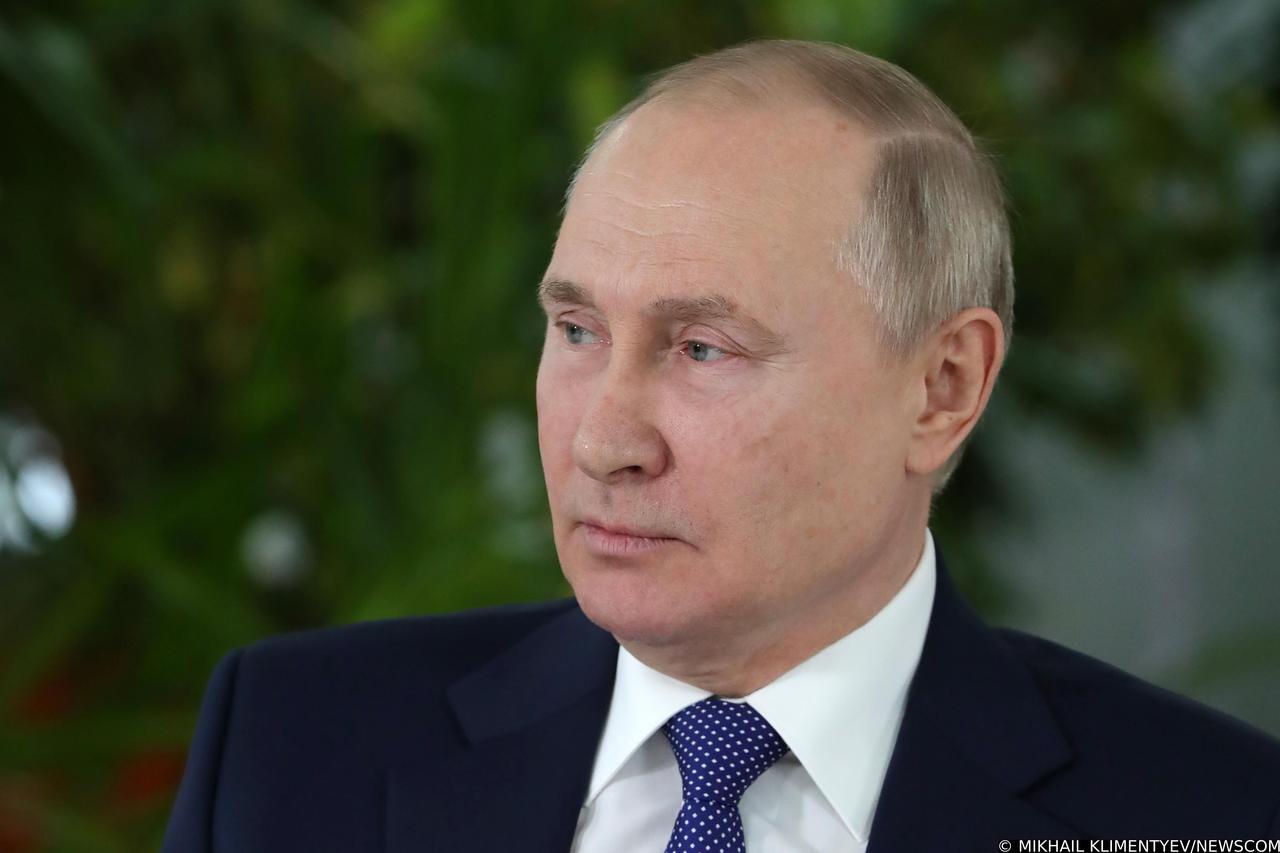Russia's President Putin visits Aeroflot training centre