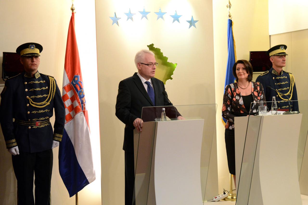 Josipović i kosovoska predsjednica, portal