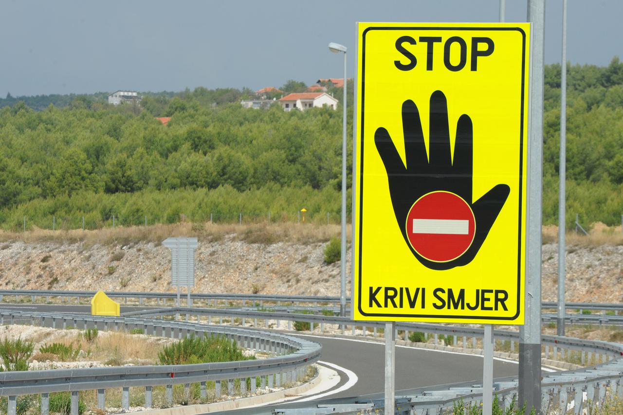 Šibenik: Prometna signalizacija na autocesti A-1 Zagreb - Split za krivi smjer