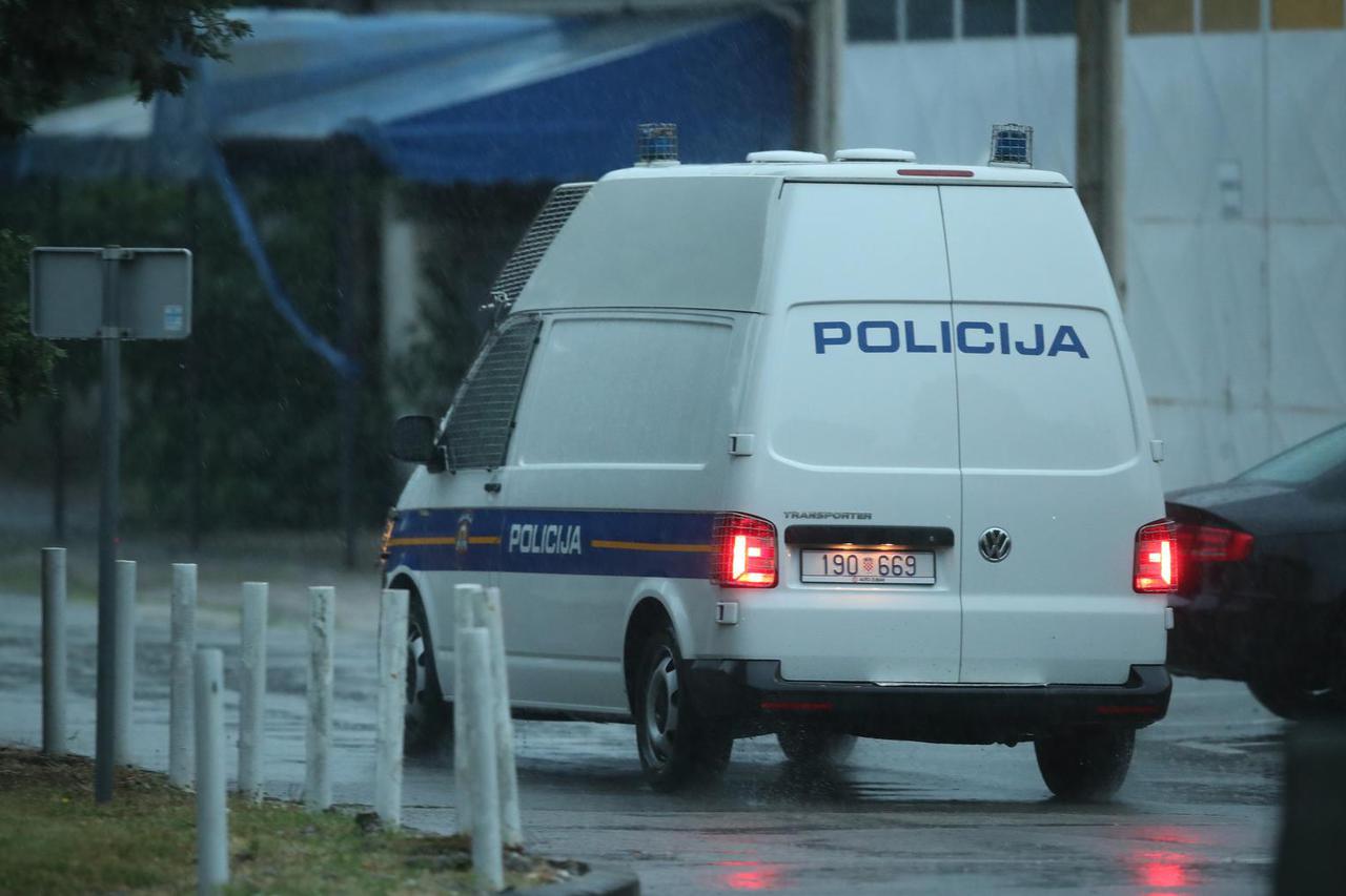 Zagreb: Tolušić uhićen, u Ured europskog tužitelja stigao je policijski kombi