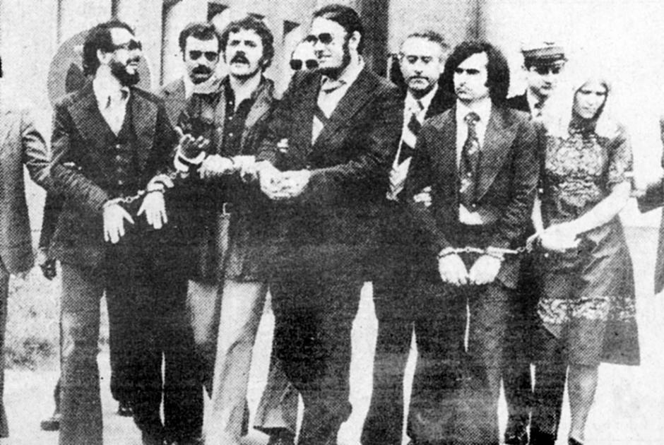 Uhićeni Zvonko Bušić, Petar Matanić, Frane Pešut, Slobodan Vlašić i Julienne Bušić nakon što su 10. rujna 1976. godine oteli putnički zrakoplov Boeing 727 TWA 355 na letu od New Yorka do Chicaga sa 76
