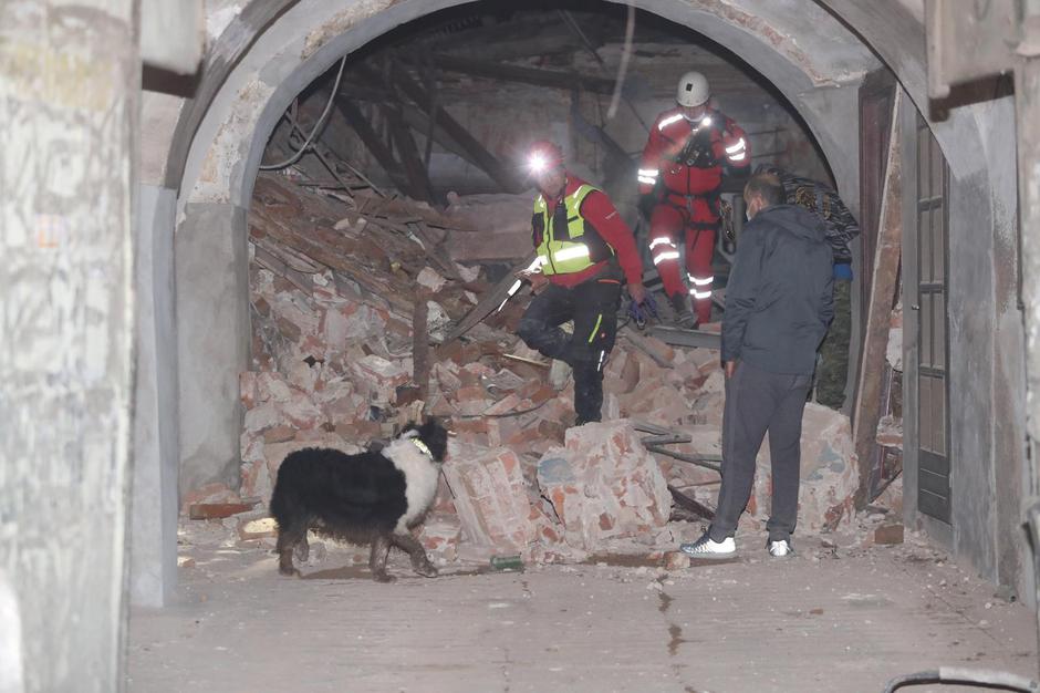 HGSS i psi tragači pretražuju ruševine u Petrinji