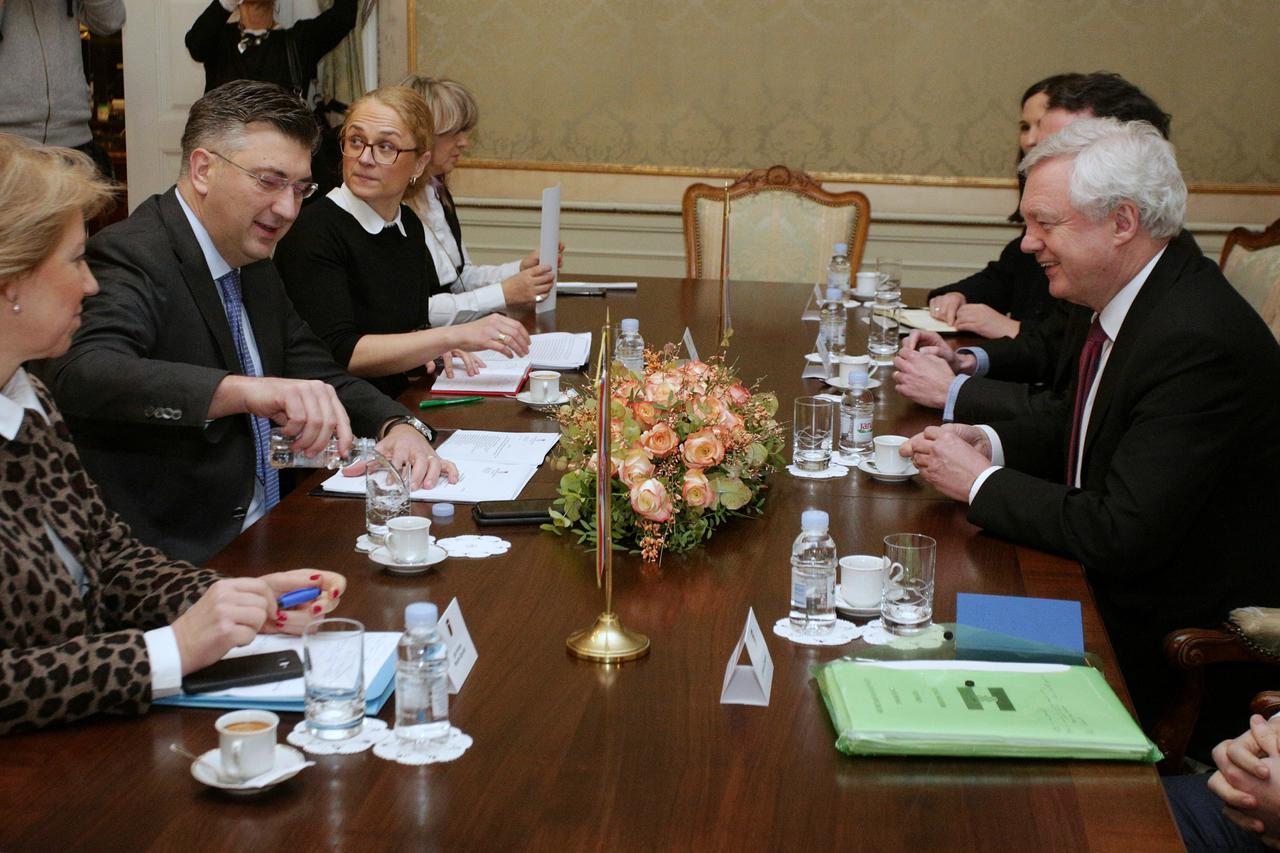 Predsjednik Vlade RH Andrej Plenković sastao se s ministrom za izlazak iz Europske unije u Vladi Ujedinjene Kraljevine Velike Britanije i Sjeverne Irske Davidom Davisom