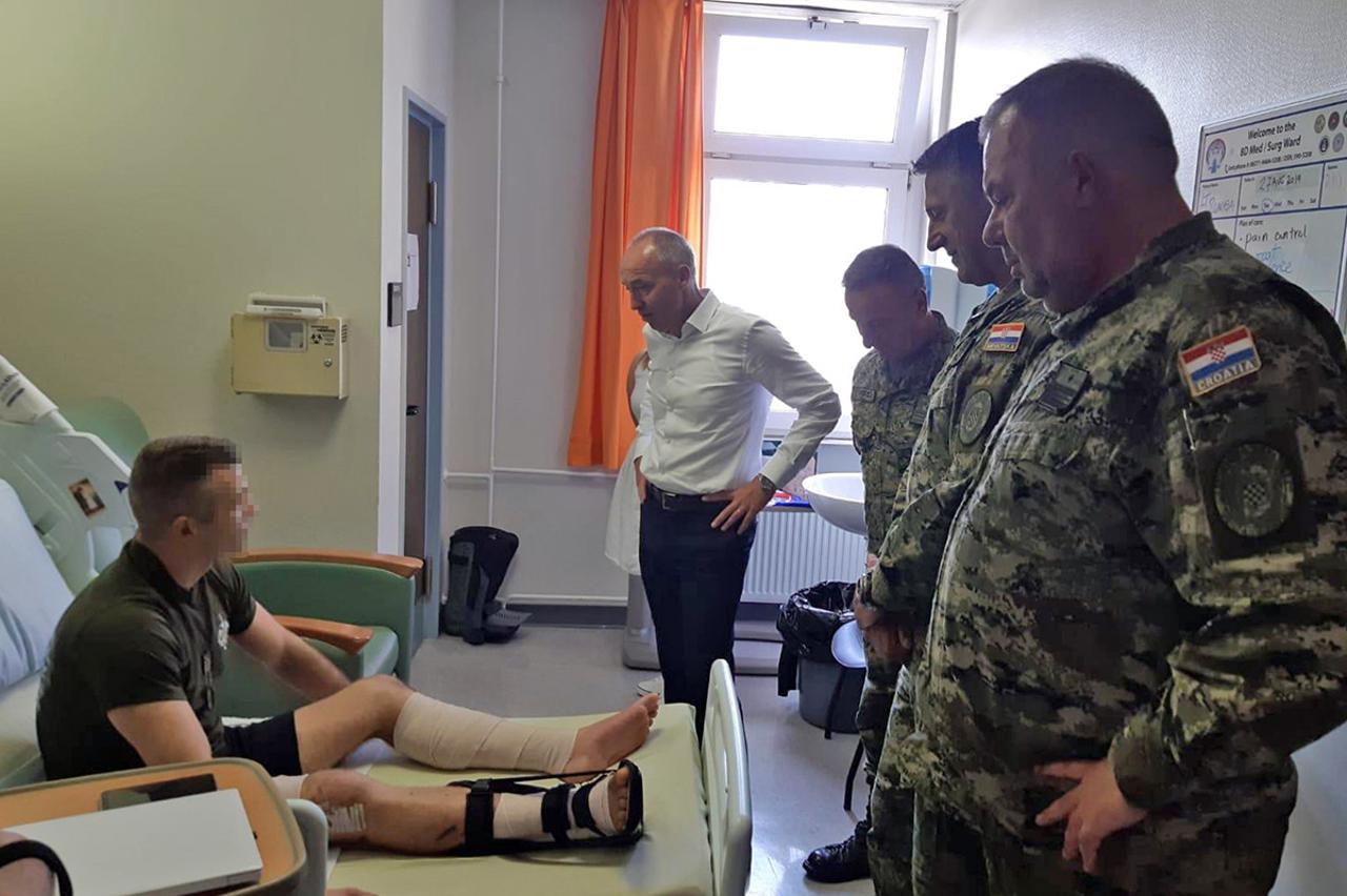 Krstičević posjetio vojnika ranjenog u Afganistanu
