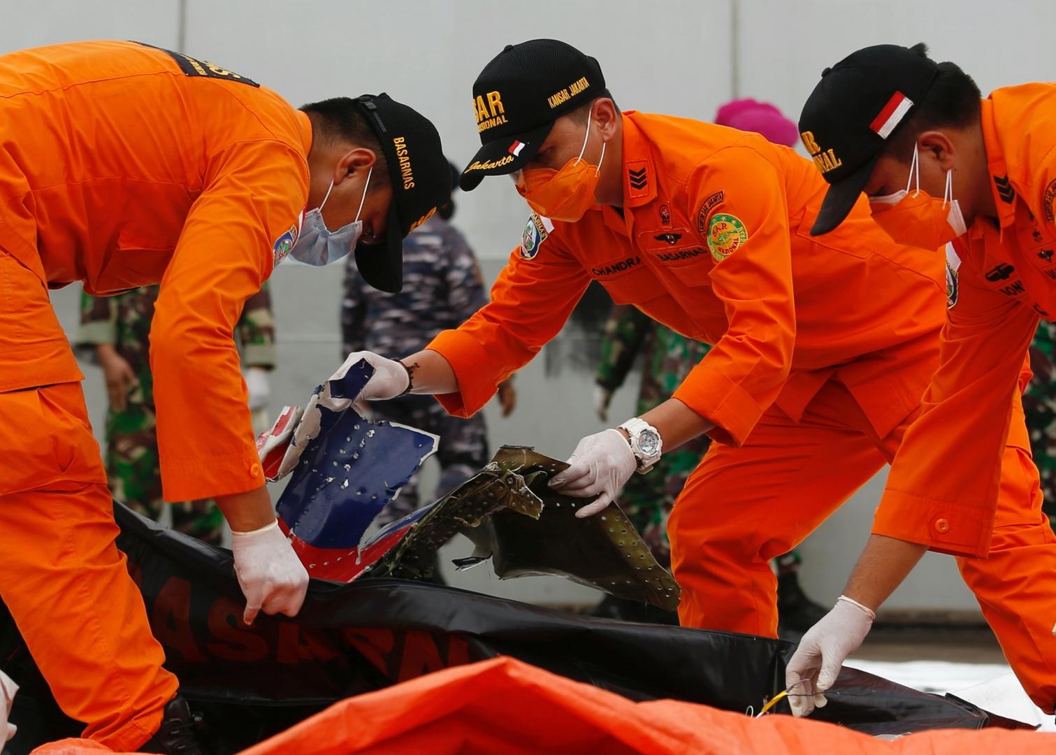 Indonesian rescue members inspect what is believed to be the remains of the Sriwijaya Air plane flight SJ182, which crashed into the sea, at Jakarta International Container Terminal port in Jakarta Indonesian rescue members inspect what is believed to be the remains of the Sriwijaya Air plane flight SJ182, which crashed into the sea, at Jakarta International Container Terminal port in Jakarta, Indonesia, January 10, 2021. REUTERS/Ajeng Dinar Ulfiana AJENG DINAR ULFIANA