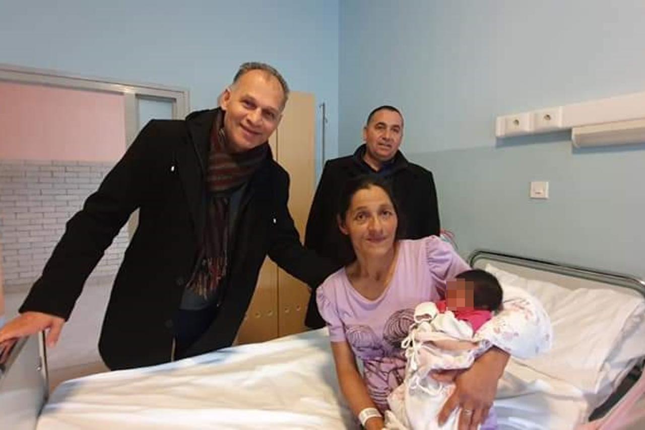 Veljko Kajtazi posjetio je majku i bebu