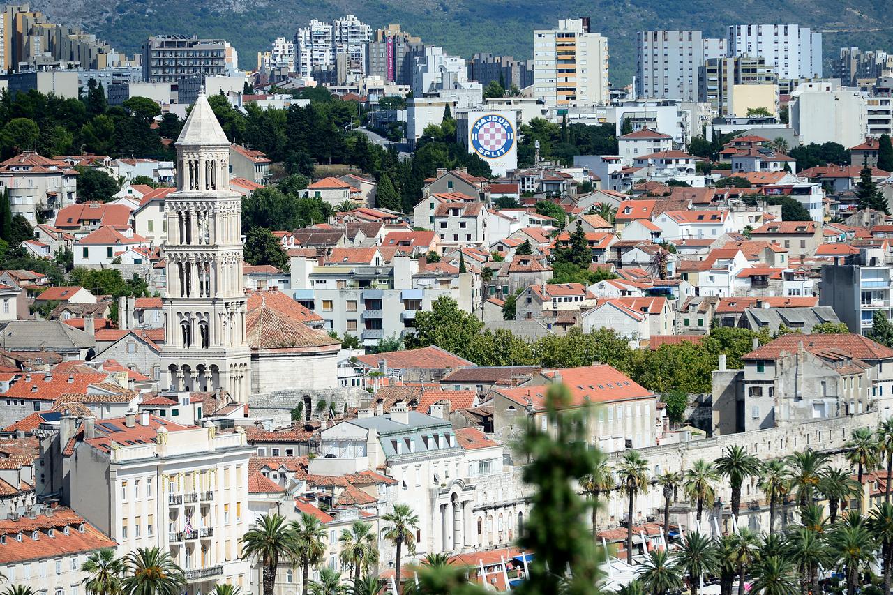 Pogled s Marjana na grad Split i okolicu