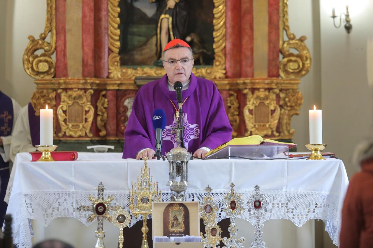 Zagreb: Kardinal Bozanić predvodio misu i korizmenu procesiju povodom godišnjice zagrebačkog potresa