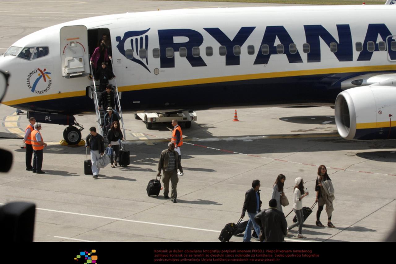 '15.04.2011. Krk - Dolazak prvog aviona Ryanaira iz Londona u zracnu luku Rijeka,aerodrom Krk Photo: Goran Kovacic/PIXSELL'
