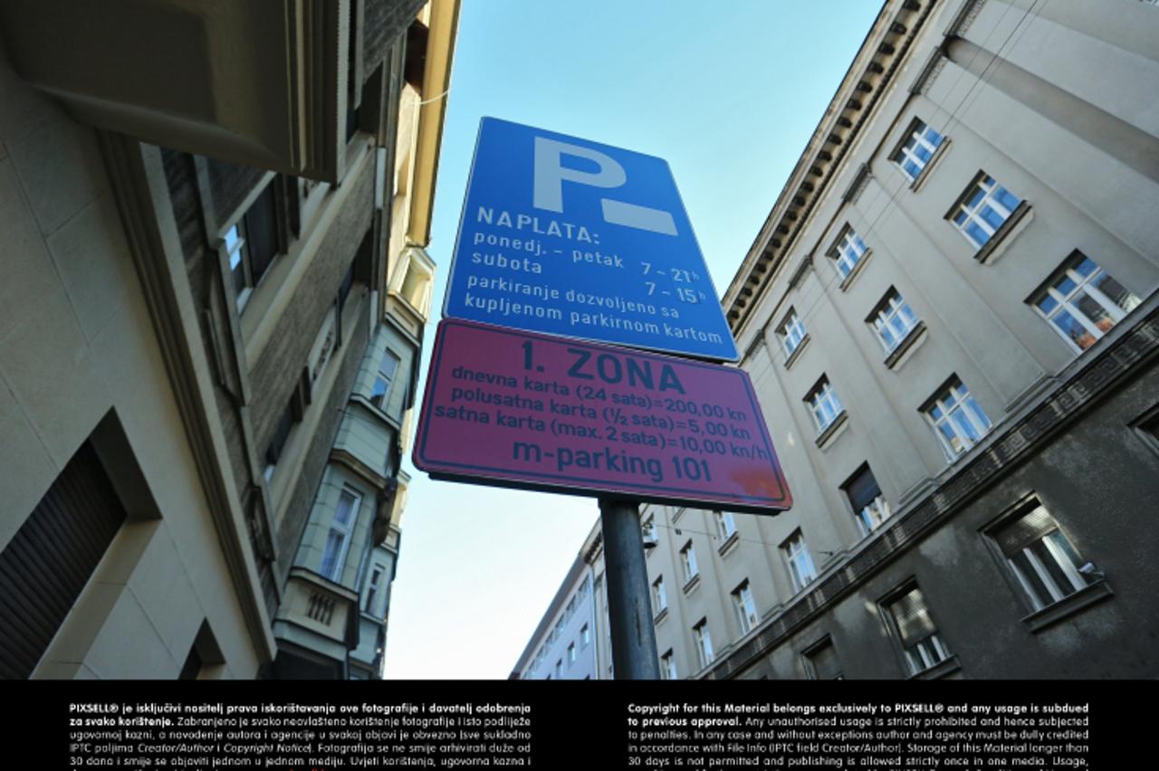 '19.10.2012., Amruseva, Zagreb - Gradonacelnik Milan Bandic i sluzbeno je Gradskoj skupstini predlozio smanjenje cijena parkiranja u gradu. Bandic je predlozio da se sat parkiranja u 1. zoni umjesto 1