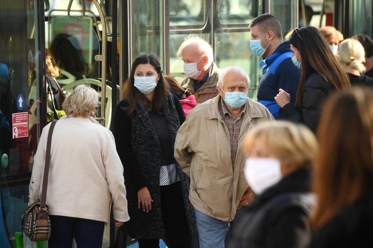 Zagreb: Rokordan broj zaraženih koronavirusom - građani većinom nose maske i na otvorenome
