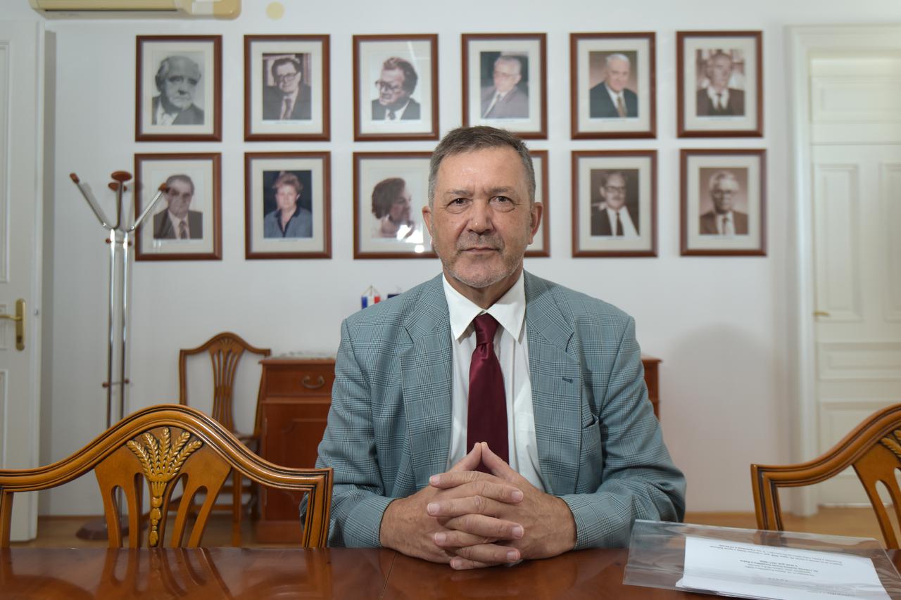 Dr. Damir Magaš