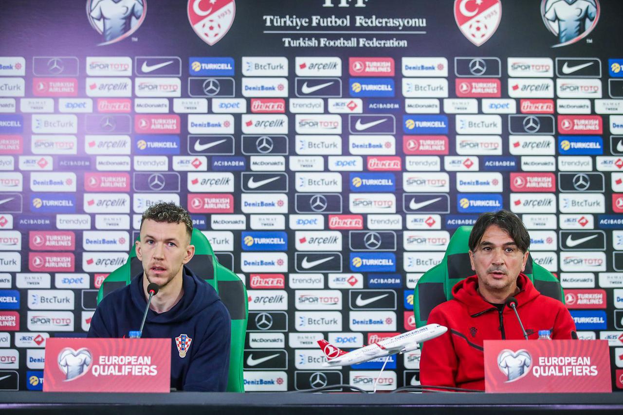 Bursa: Zlatko Dalić i Ivan Perišić na konferenciji za medije uoči sutrašnje utakmice s Turskom