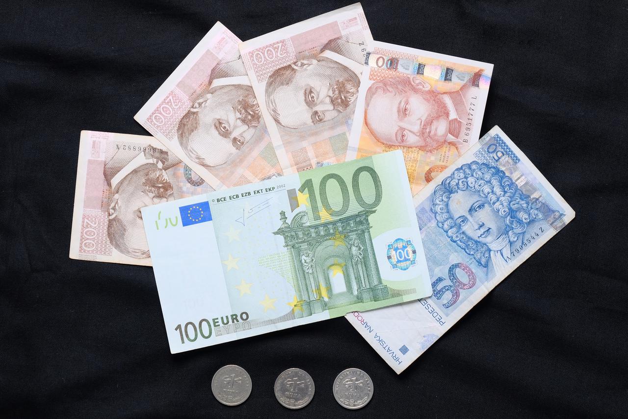 Kuna će biti zamijenjena eurom po fiksnom tečaju konverzije koji iznosi 7,53450 kuna za 1 euro