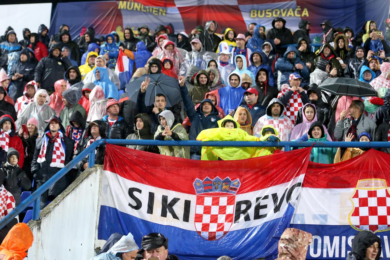 Osijek: Navijači na kvalifikacijskoj utakmici za Svjetsko prvenstvo, Hrvatska - Slovačka