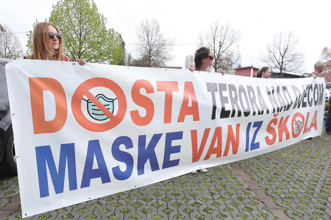 Zagreb: Roditelji prosvjedovali protiv cijepljenja i nošenja maski kod djece