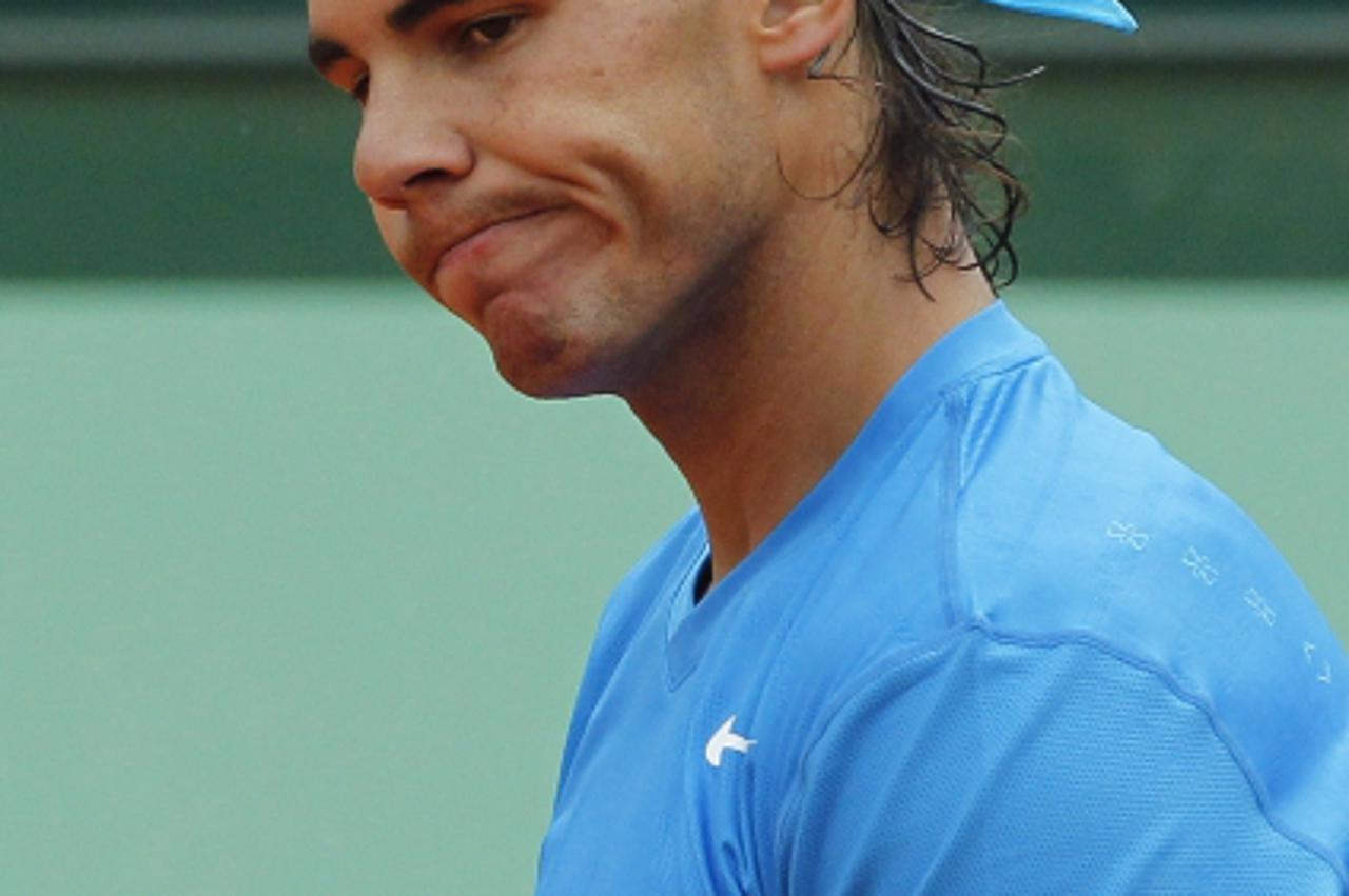 'Spain\'s Rafael Nadal reacts after a point against Croatia\'s Ivan Ljubicic during their Men\'s fourth round match in the French Open tennis championship at the Roland Garros stadium, on May 30, 2011