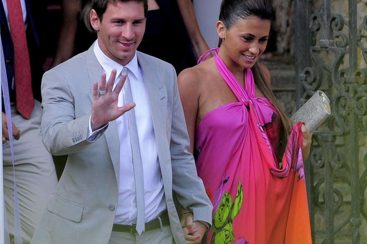 'Barcelona\'s foward Lionel Messi and his girlfriend Antonella Roccuzzo arrive for the wedding ceremony of Spain\'s midfielder Andres Iniesta in Altafulla, near Tarragona on July 8, 2012. AFP PHOTO/ J