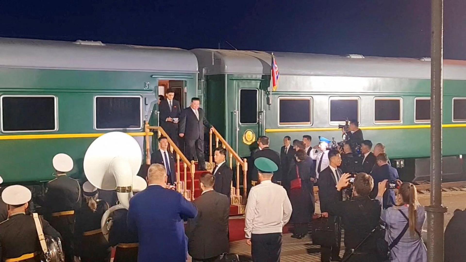 A view shows North Korean leader Kim Jong Un disembarking from his train in Russia and being greeted by Russian officials in the Primorsky region, Russia, in this still image from video published September 12, 2023. Courtesy Russia's Minister of Natural Resources and Environment Alexander Kozlov Telegram Channel via REUTERS ATTENTION EDITORS - THIS IMAGE WAS PROVIDED BY A THIRD PARTY. NO RESALES. NO ARCHIVES. MANDATORY CREDIT. Photo: ALEXANDER KOZLOV TELEGRAM CHANNE/REUTERS