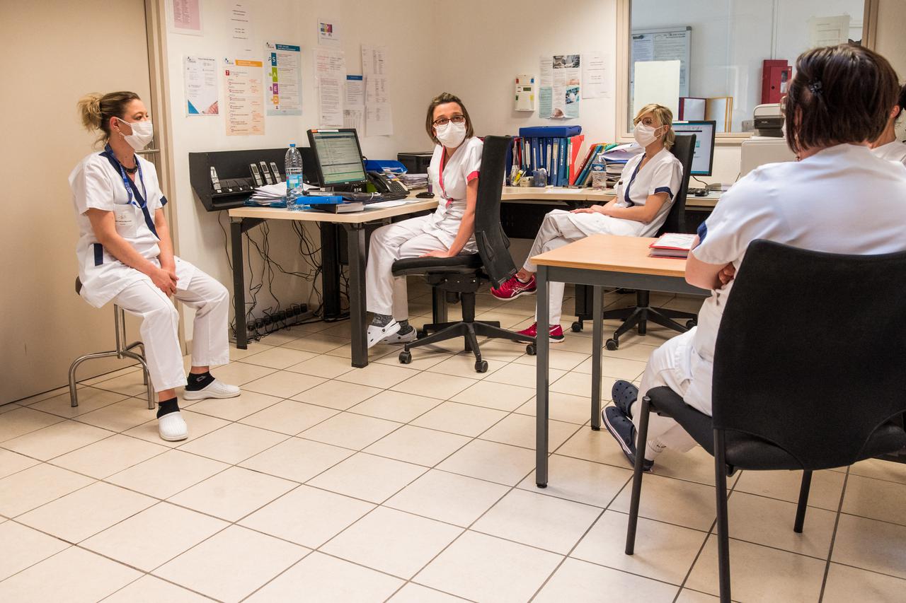 Medicinske sestre brinu o pacijentima tijekom epidemije Covid-19