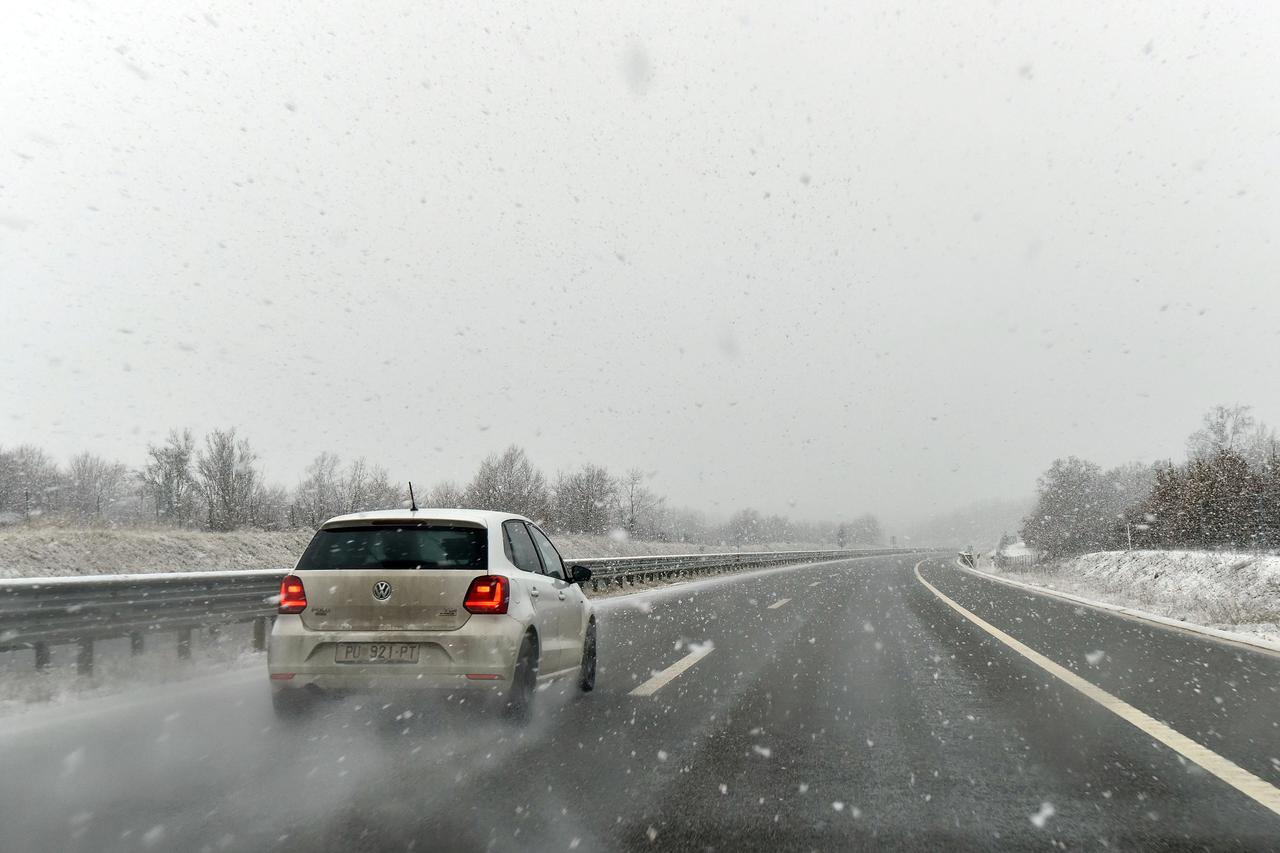 Gusti snijeg pada na području između Pazina i Kanfanara