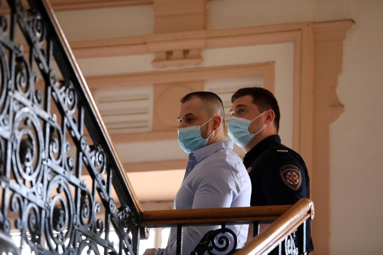 Rijeka: Kristijan Daka u pratnji pravosudnih policajaca dolazi na Županijski sud