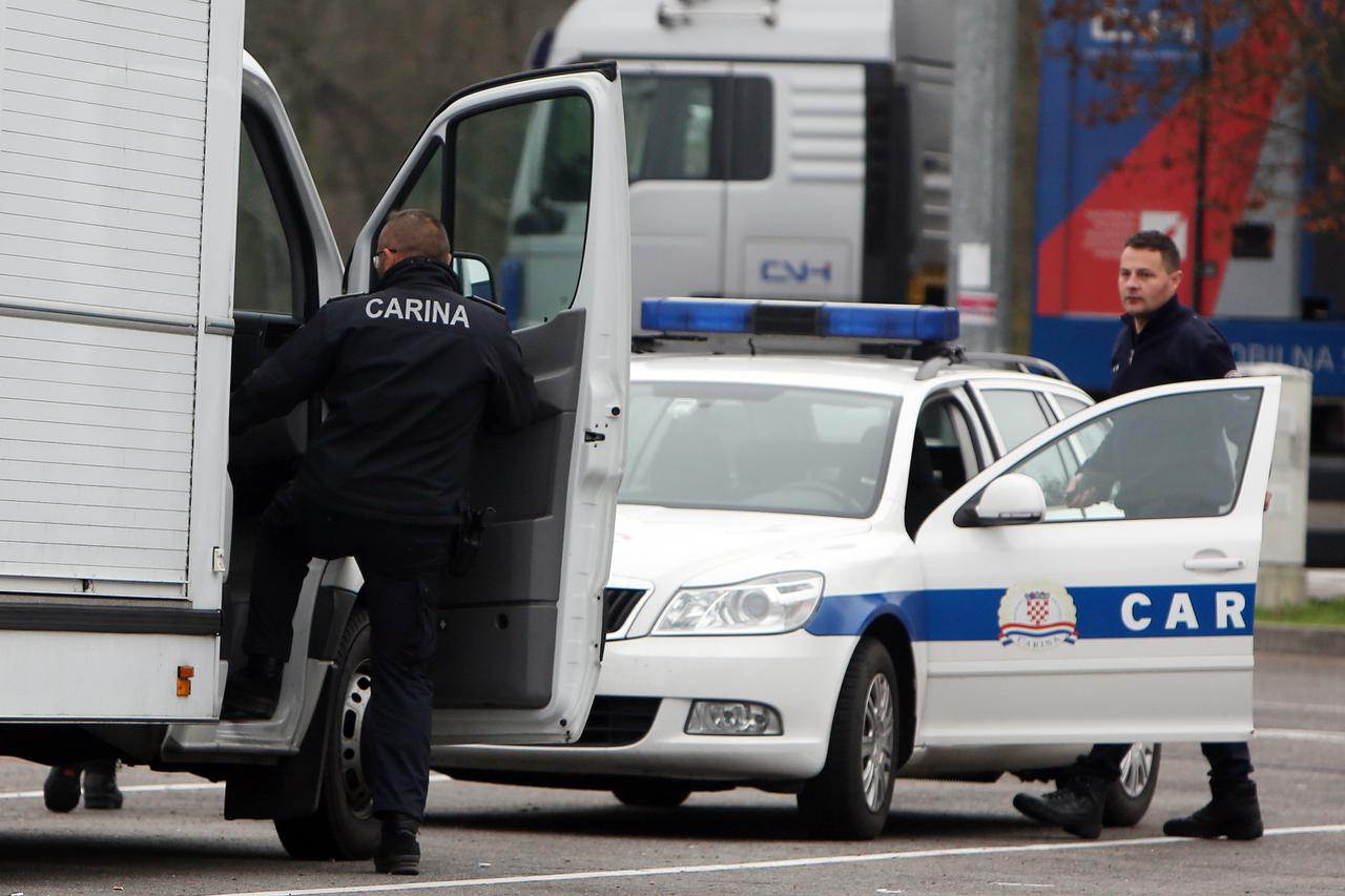 Karlovac: U redovnoj akciji policije i carine na odmorištu Draganić pronađen kamion s migrantima
