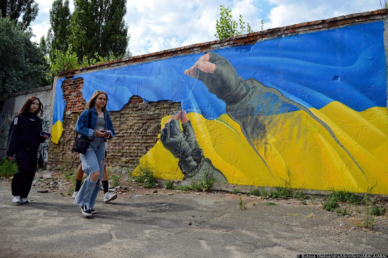 New mural with Ukrainian flag appears in Kyiv