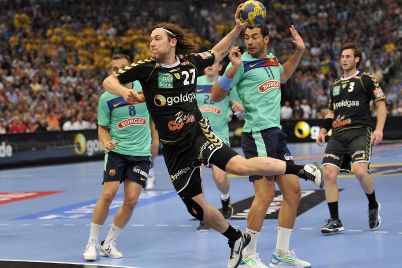 \'Ivan Cupic (C) from the team Rhein-Neckar Loewen (Mannheim, Germany) vies against players of FC Barcelona Borges (Spain) during their EHF Final Four Handball Champions League semi-final match on May