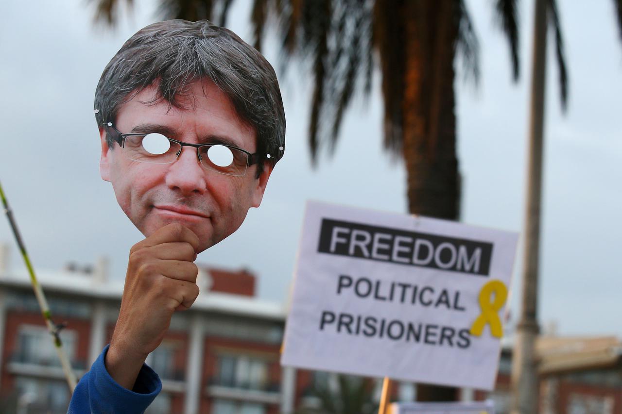 Reakcija Katalonaca na uhićenje Carlesa Puigdemonta bila je izlazak na ulice i poruka za oslobađanjem političkih zatvorenika