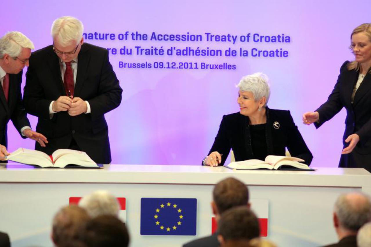 josipović i kosor potpisuju pristupni ugovor (1)