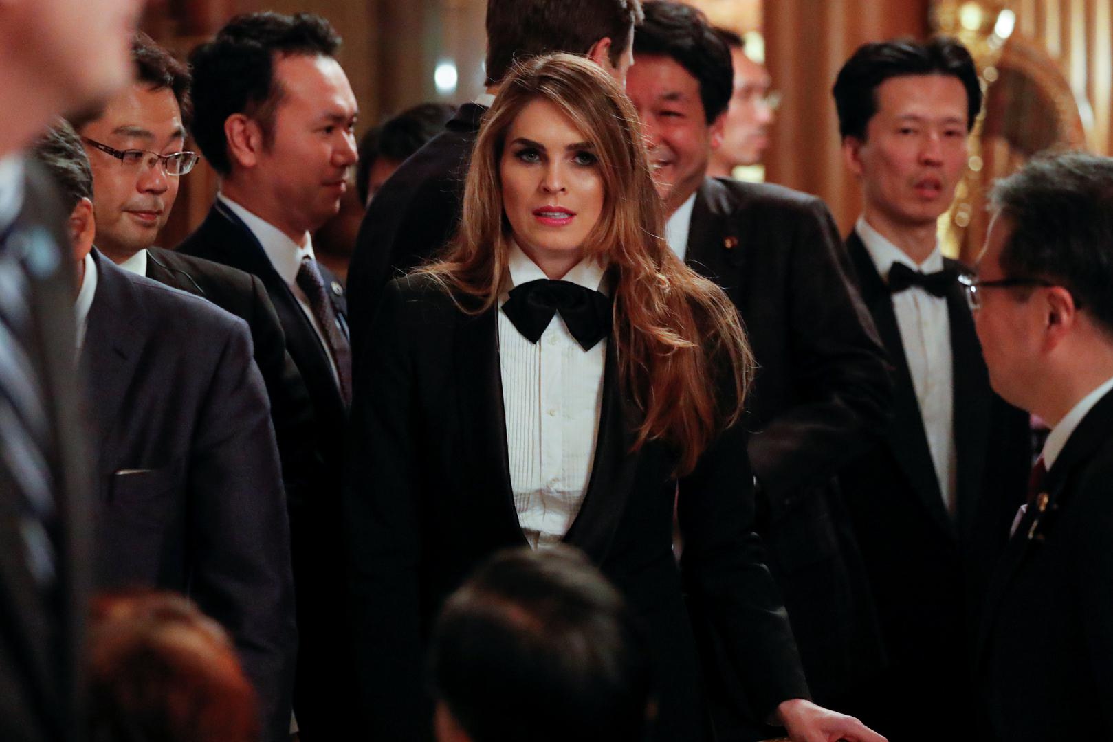 Glasnogovornica Bijele kuće Hope Hicks na službenoj je večeri koju je japanski premijer Shinzo Abe priredio u čast američkog predsjednika Trumpa zasjenila i prvu damu Melaniju Trump.
