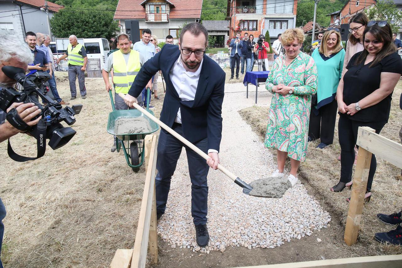 Zagreb: Tomašević u Kašini položio kamen temeljac za izgradnju vrtića