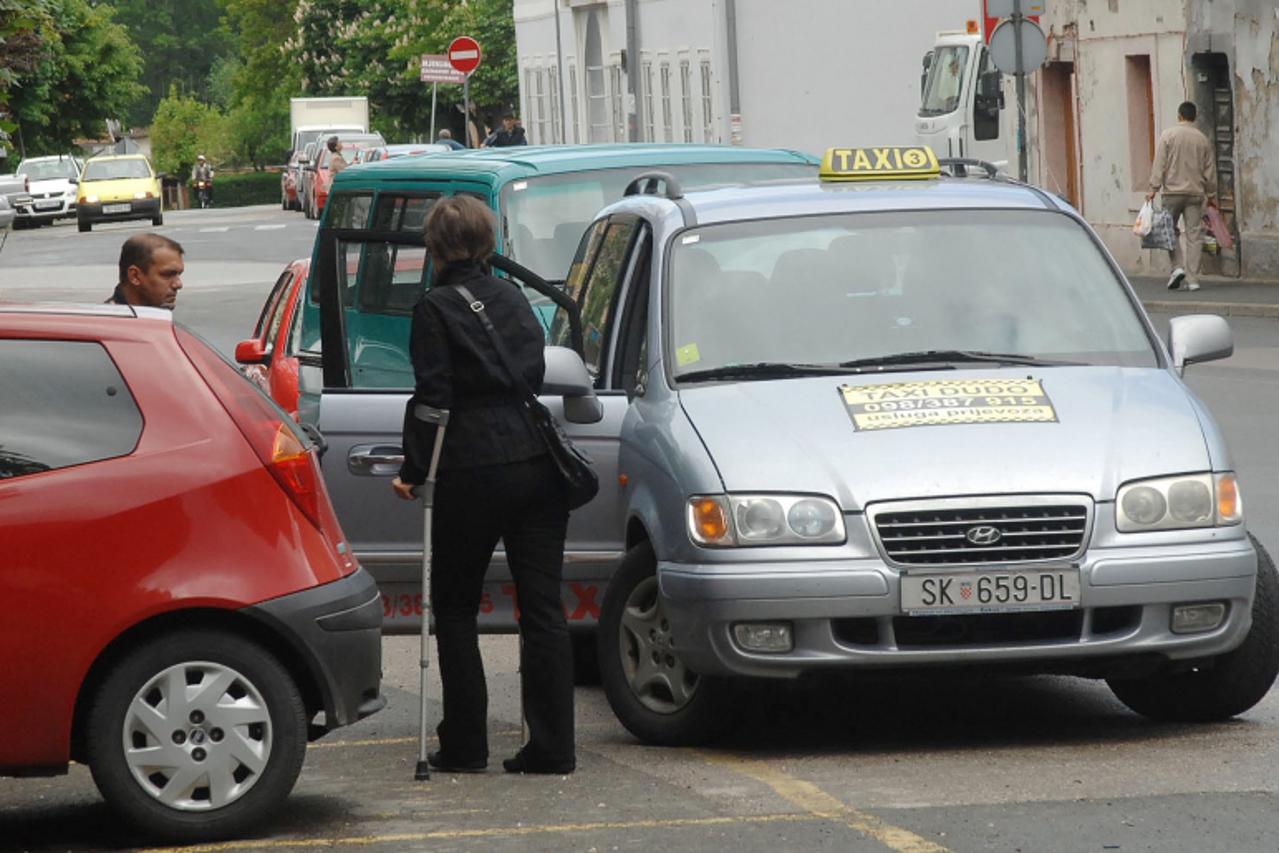 'sisak - 14.05.2010., Petrinja - Gradsko vijece Petrinje donijelo odluku o taxi sluzbi u gradu. Photo:Nikola Cutuk/PIXSELL'